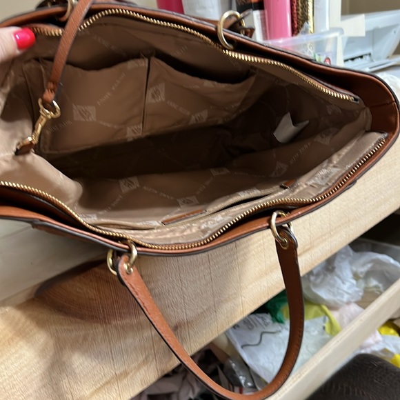 Like new Anne Klein bag - Picture 4 of 6